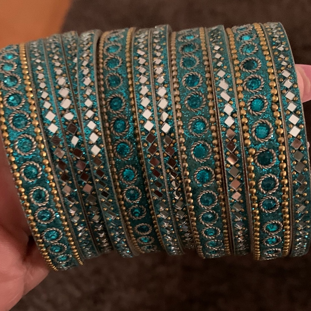 Bracelets - Picture 4 of 8
